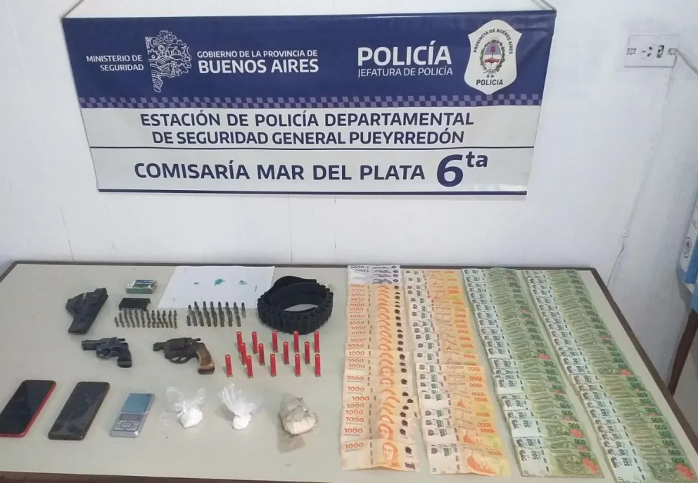 Megaoperativo: detienen a cuatro personas y secuestran una moto, armas y drogas en varios allanamientos 