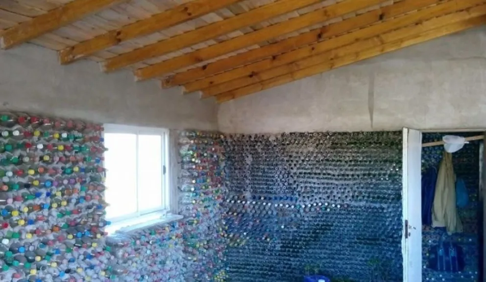La historia de Elina, el Pato Donald y la Casa de las Botellas