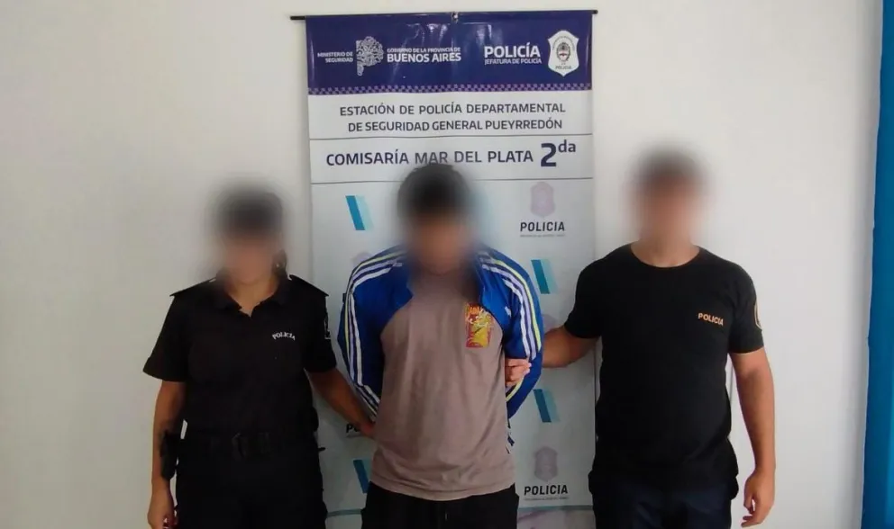 Detienen a un hombre por masturbarse en el colectivo y mostrarle sus genitales a una mujer