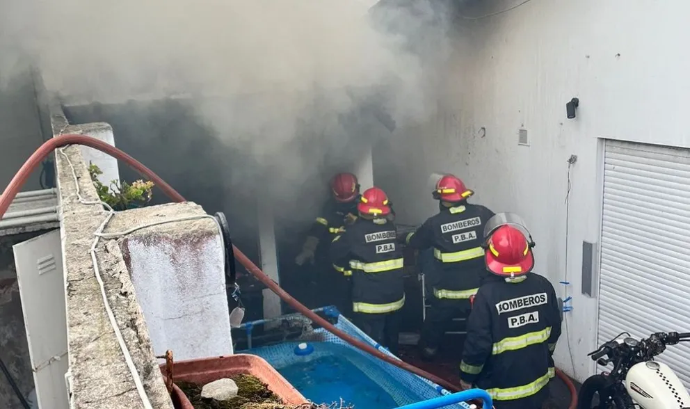 Incendio consume el quincho de un PH en el Barrio San Carlos