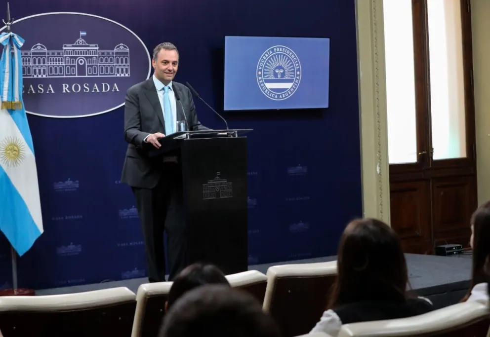 Adorni confirmó que el Salón de Mujeres pasará a llamarse Salón de los Próceres