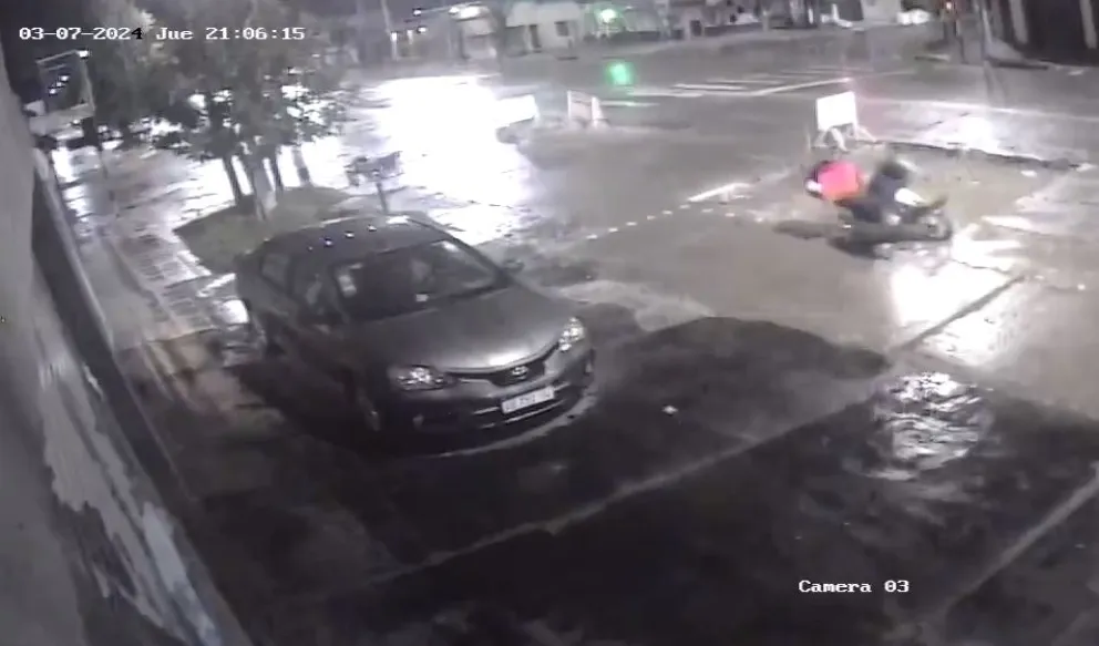 Video: se accidentó un motociclista en la Avenida Jara