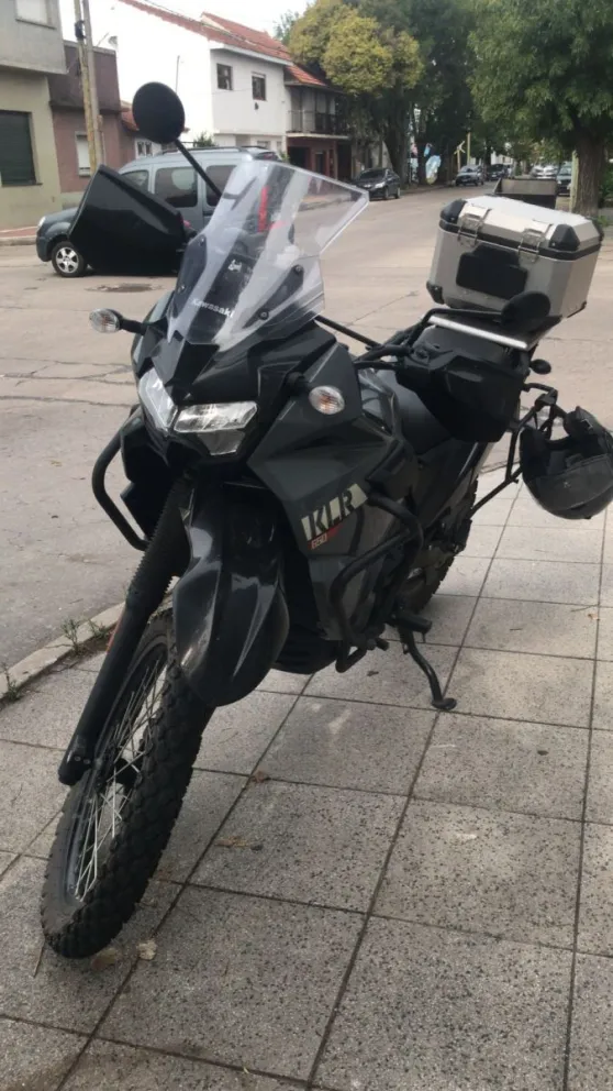 Detienen a un menor de edad que intentó robar una moto estacionada en Gascón y Funes 