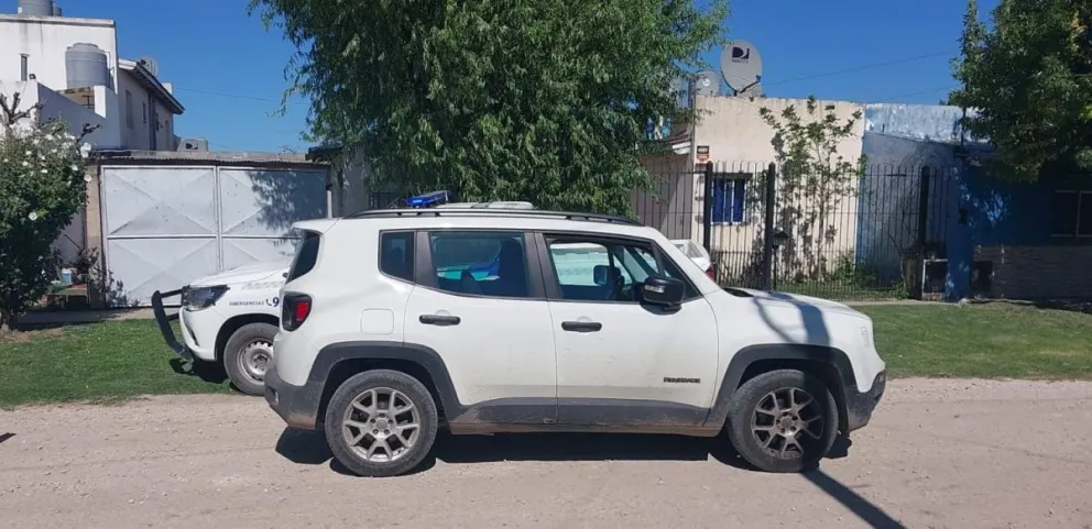 Más robos de autos: dos jóvenes intentaron escapar en un Jeep Renegade