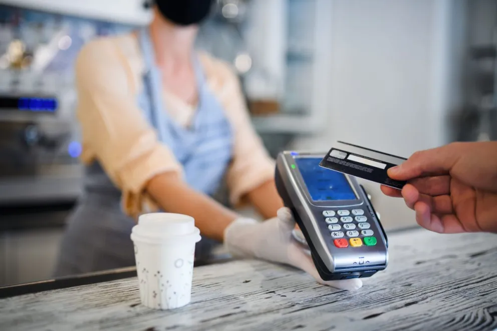 Rigen cambios en la forma de pago con tarjeta de débito o crédito en los comercios