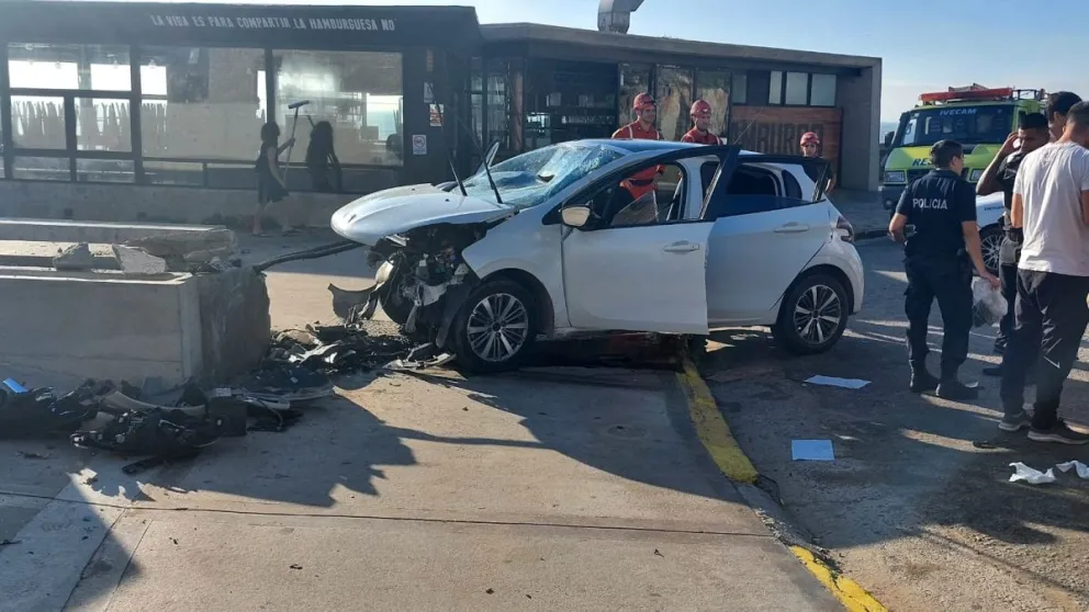 Un muerto en un violento choque contra un pilar en cercanías del Torreón del Monje