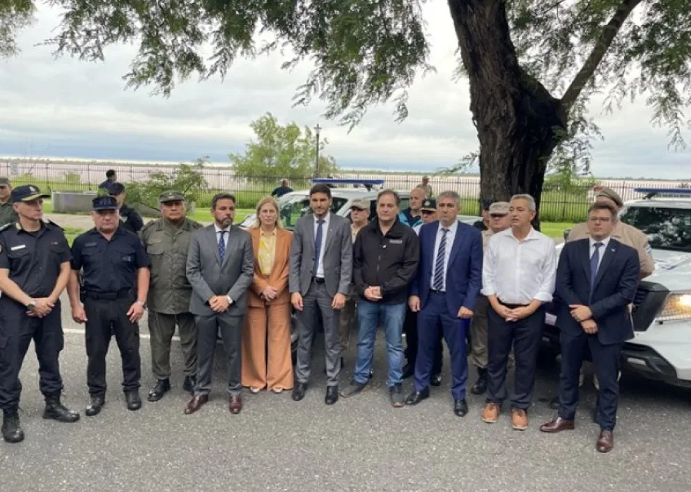 Kicillof envió 80 móviles especializados para combatir el narcotráfico en Santa Fe