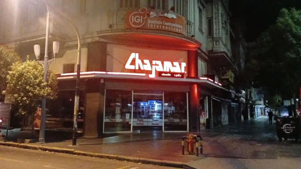 Rompió el vidrio de una panadería para robar a metros de una comisaría y fue atrapado 