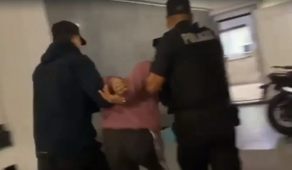 Atrapan a pareja que iba en una moto robada y se disponía a robar otra