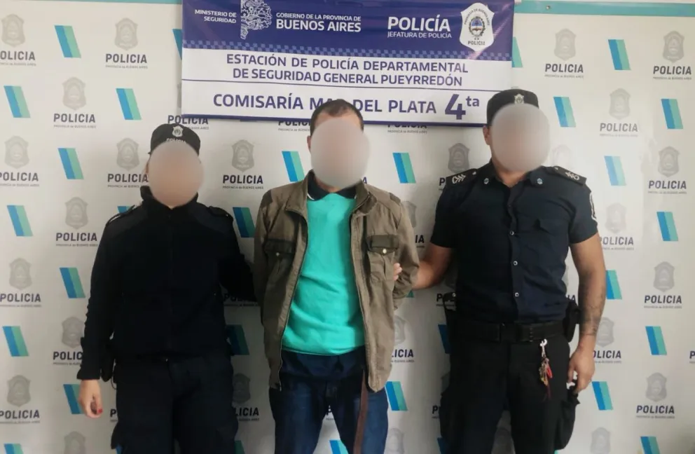 A Batán luego de ser detenido por los vecinos por robar un celular y una mochila