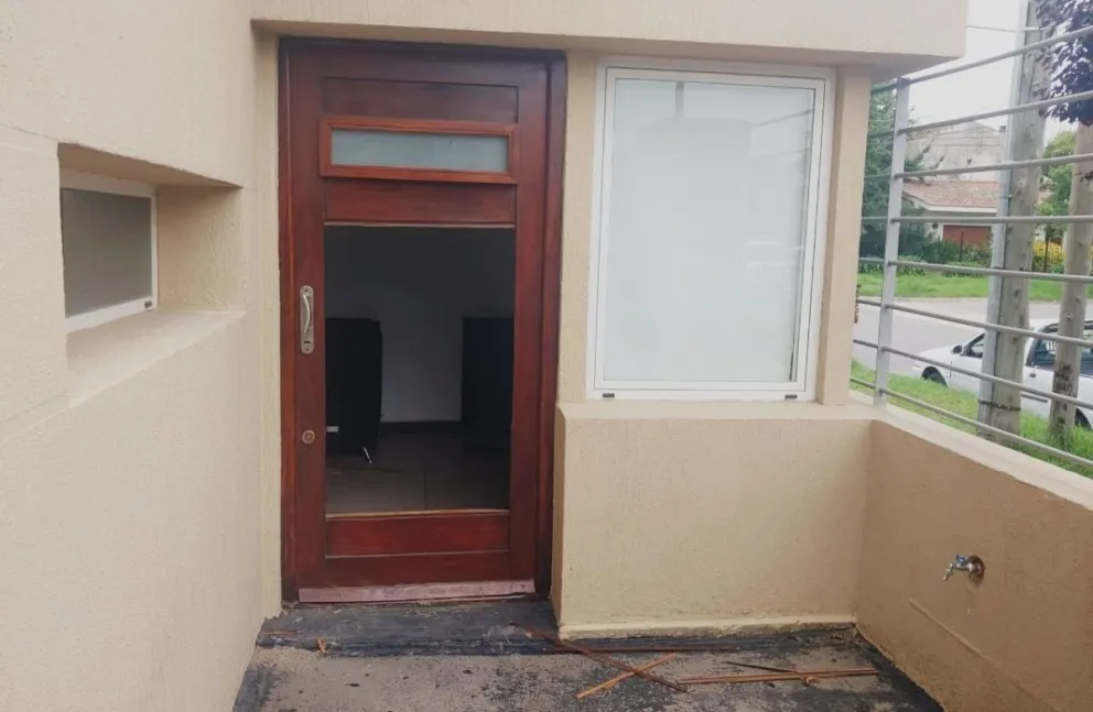 Terminó en Batán por dañar la entrada de una vivienda