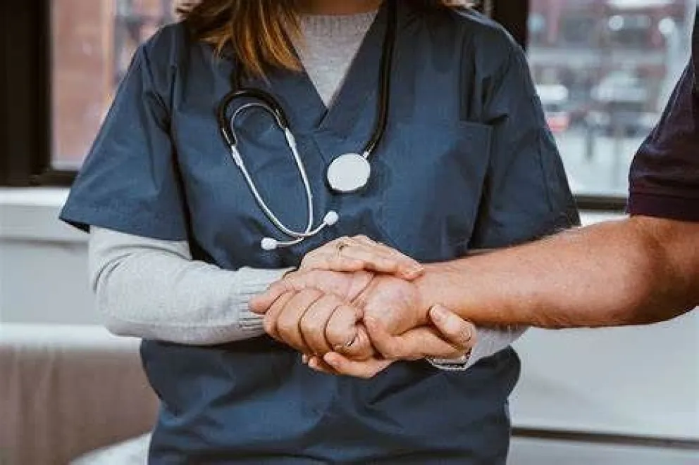 Destacan beneficios de la compasión en tratamientos a pacientes y sobre propios médicos que la aplican