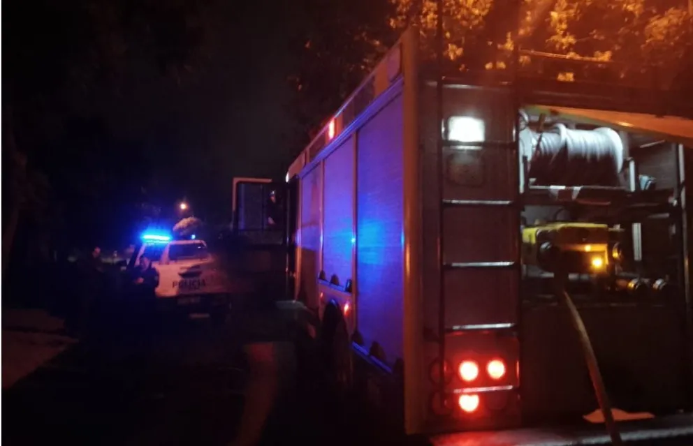 Bomberos sofocaron un incendio en una vivienda del barrio El Progreso