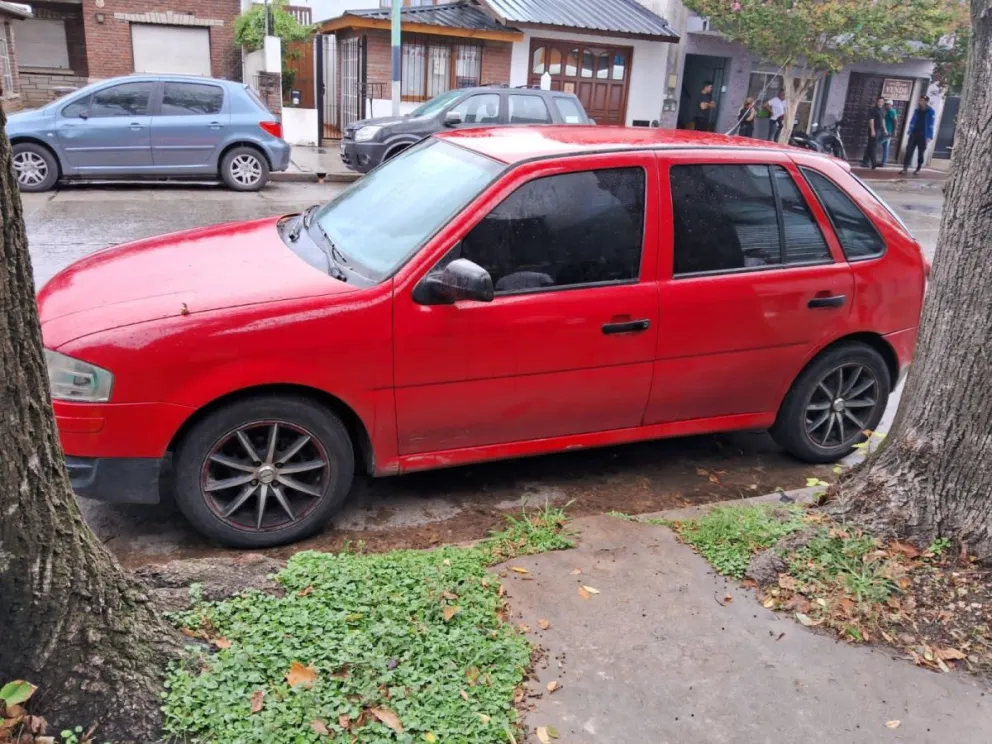 Hombre detenido al intentar sustraer pertenencias de un auto estacionado