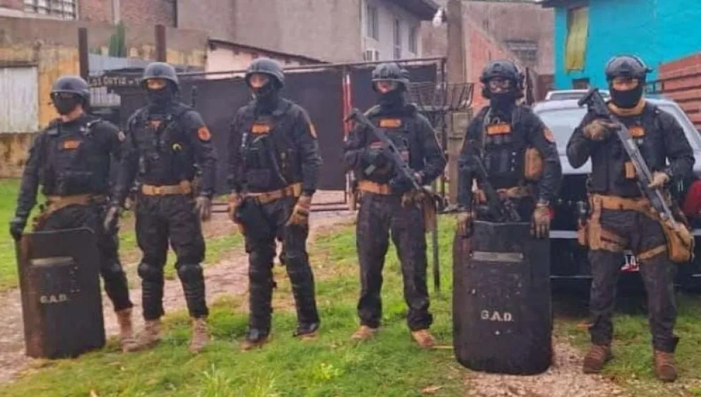 Detuvieron a un sujeto que disparó durante un robo y buscan a su cómplice