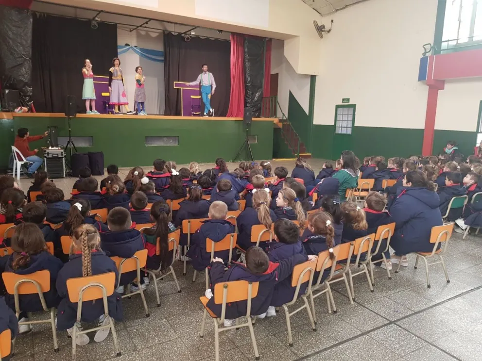 Confirman que más de 800.000 alumnos de 2.800 colegios bonaerenses recibirán voucher de ayuda estatal
