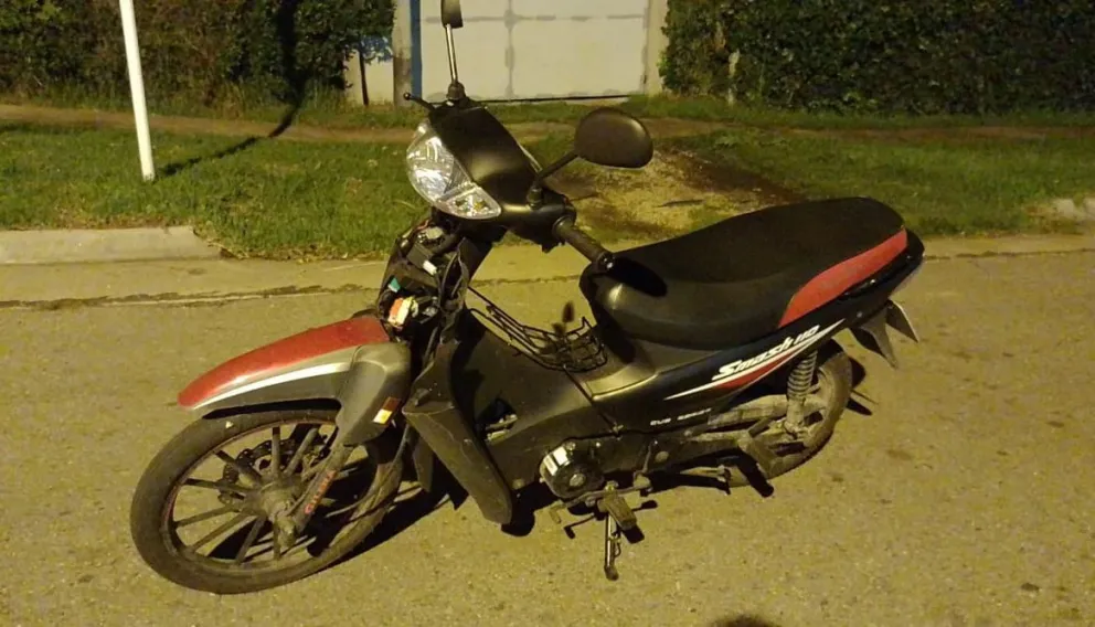 Recuperan moto y capturan a mayor y dos adolescentes que la habían robado de un edificio