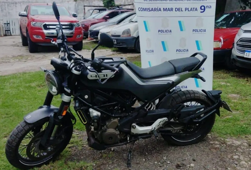 Detuvieron a un mayor y un menor que robaron una moto en el barrio Divino Rostro