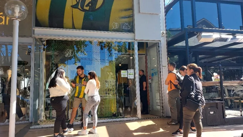 Hinchas de Aldosivi agotaron populares y solo quedan plateas para presenciar el histórico clásico frente a Alvarado