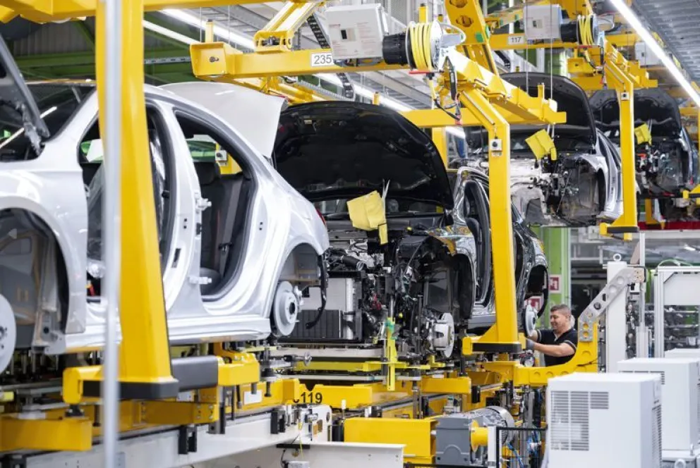 Mercedes Benz anuncia inversión millonaria en Argentina 