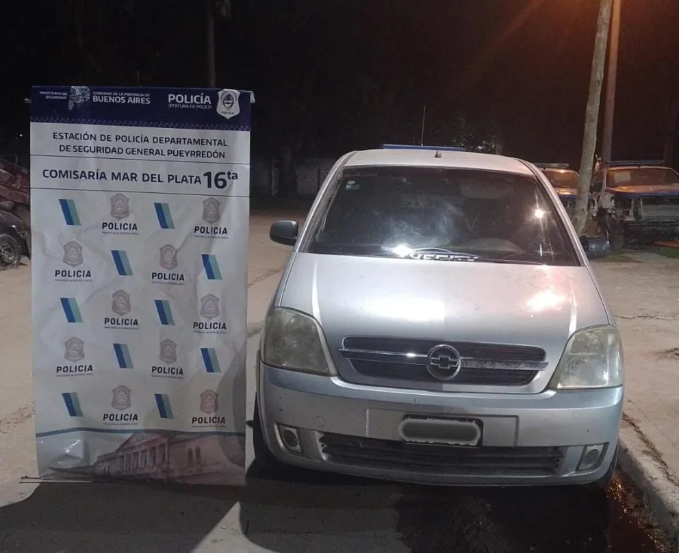 Detienen a una pareja a bordo de un Meriva robado: la mujer llevaba cocaína y munición de pistola