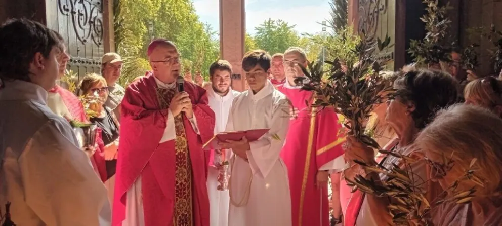 Multitudinaria celebración del Domingo de Ramos marca inicio de Semana Santa en Mar del Plata