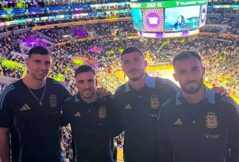 Los jugadores de la Selección argentina asistieron al partido de la NBA en Los Ángeles