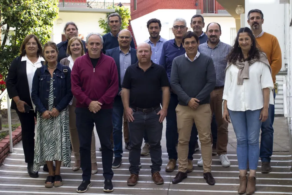 Intendentes se reunieron con el eje puesto en resolver la emergencia en la salud pública