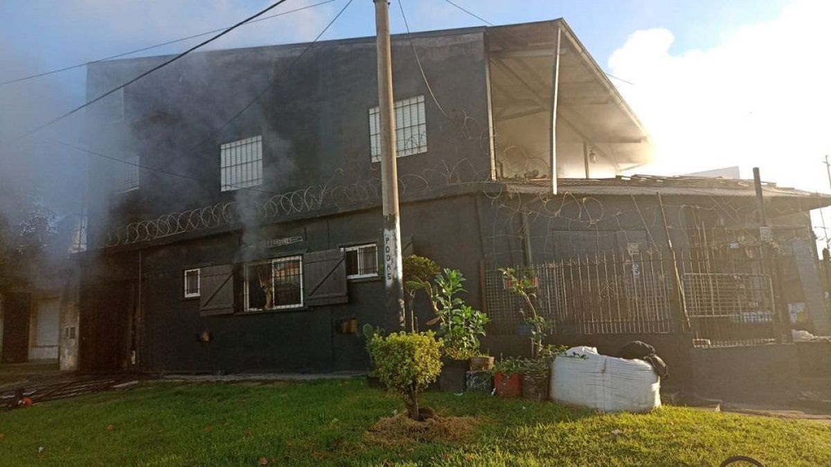 Trágico incendio en vivienda de Cerrito y Génova: una persona fallecida