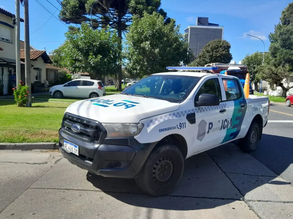 La mujer que sufrió la entradera es la mamá del músico Julio Fernández, quien llamó al 911 desde su habitación