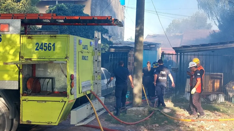 Se prendieron fuego dos viviendas en Czetz al 1900