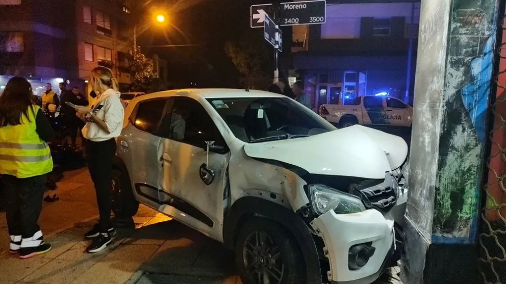 Choque entre auto y moto deja un herido trasladado al hospital