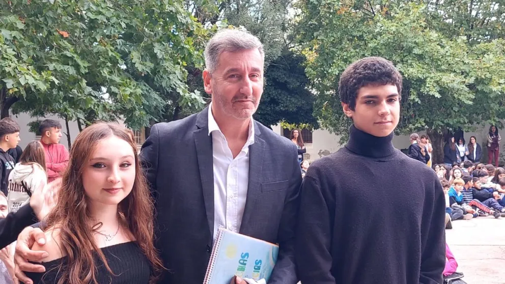 Luis Distéfano, reconocido por alumnos, cerró su carrera de director con pedido por más educación pública