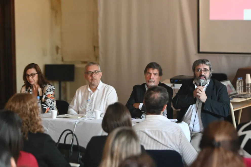 Presentan programas para fortalecer la enseñanza de asignaturas en las escuelas secundarias