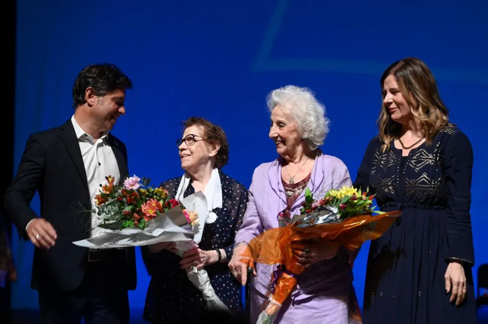 Kicillof participó de un concierto en homenaje por la lucha de las Abuelas de Plaza de Mayo