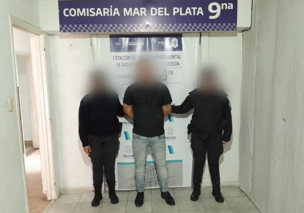 VIDEO: se hacía pasar por amigo de los propietarios y robaba autos de las cocheras 