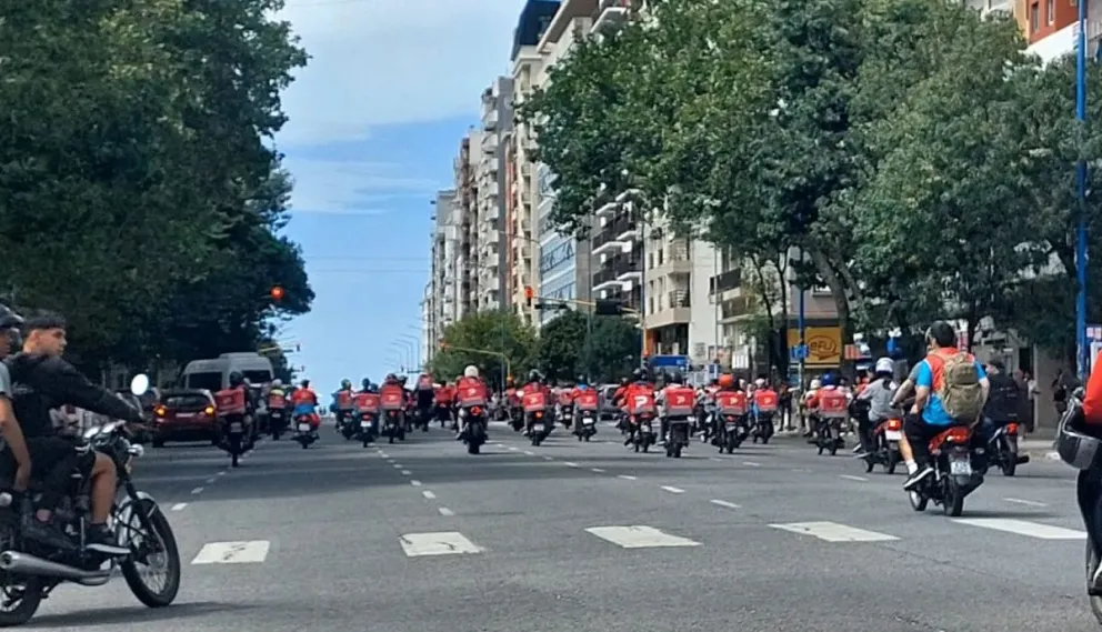Repartidores de aplicaciones en Mar del Plata: Inseguridad, menos viajes y las ideas de Milei