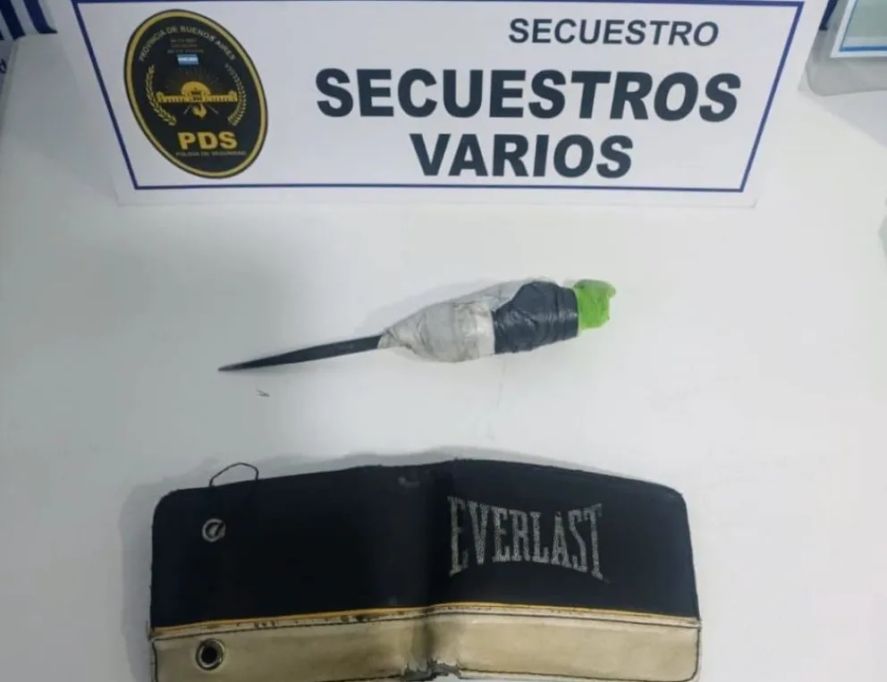 Pareja asaltó con una faca a taxista en el barrio Juramento: detuvieron al hombre y la mujer escapó