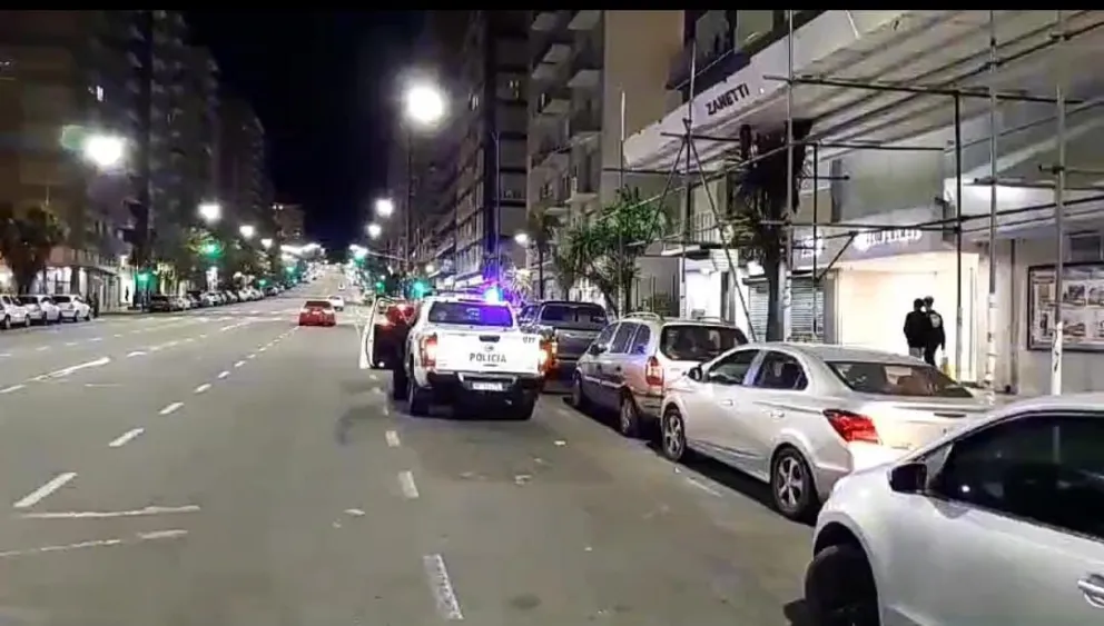 Banda de menores intentaron robar una moto de la cochera de un edificio