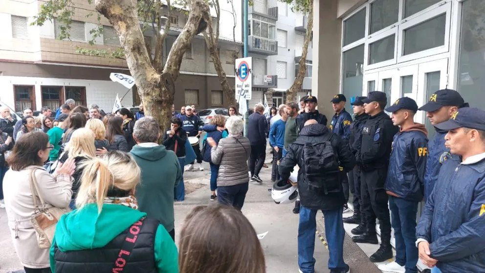 Trabajadores no pueden ingresar a las oficinas del ENACOM en Mar del Plata