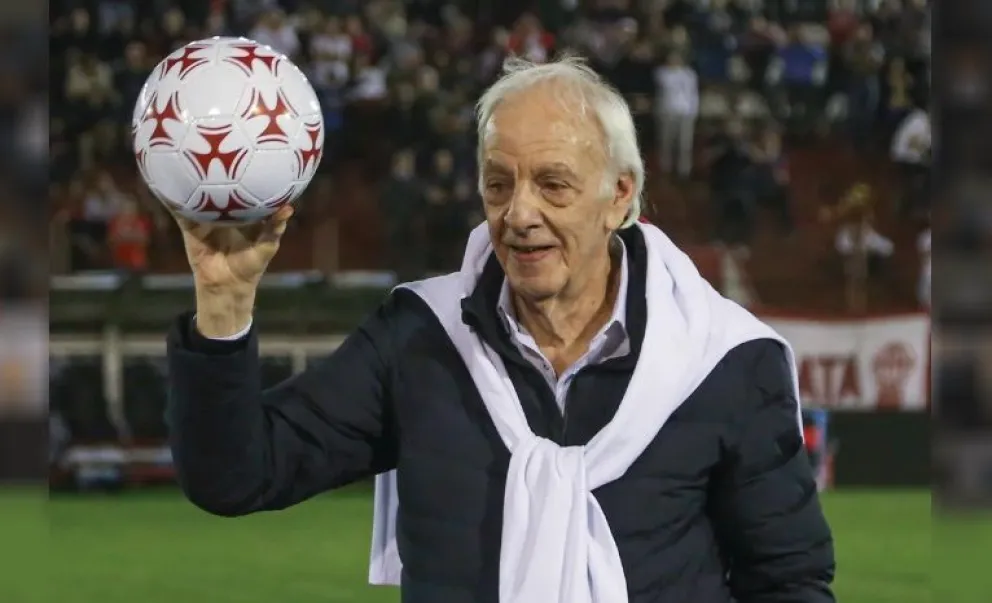 Menotti permanece internado y continúa la preocupación por su estado de salud