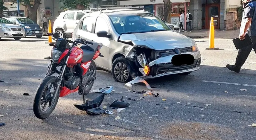 Motociclista lesionado tras un fuerte choque en Colón y Córdoba 
