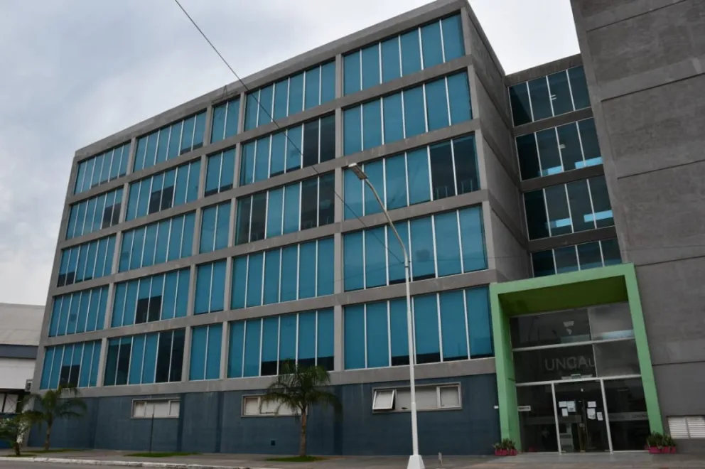 Una universidad argentina fabrica repelentes y planea llegar a los 10 mil envases diarios