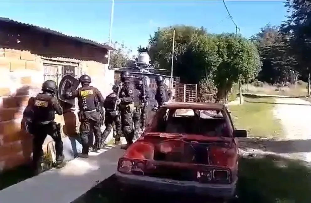Justicia por mano propia: Detenido tras pegarle un tiro en la pierna a hombre que le revisó el auto