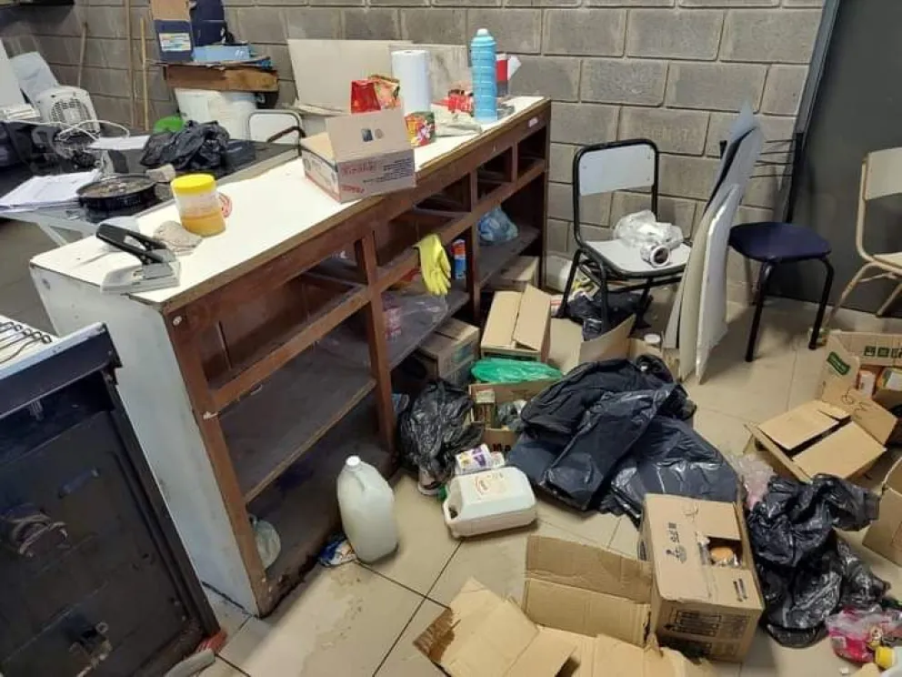Destrozos y robo en edificio donde funcionan tres escuelas y comedor en Barrio Autódromo