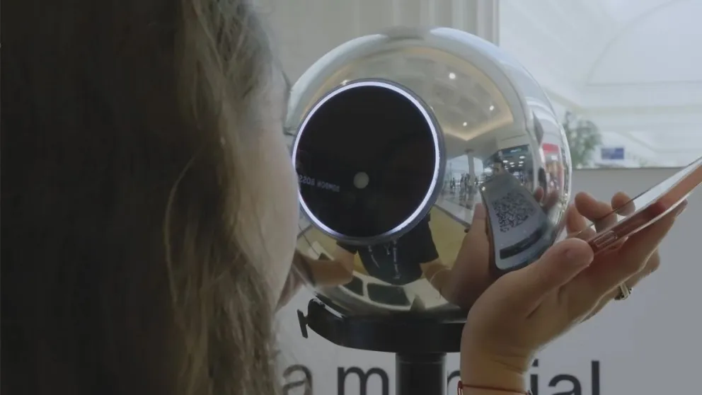 Imputan a la empresa Worldcoin por cláusulas abusivas en los contratos