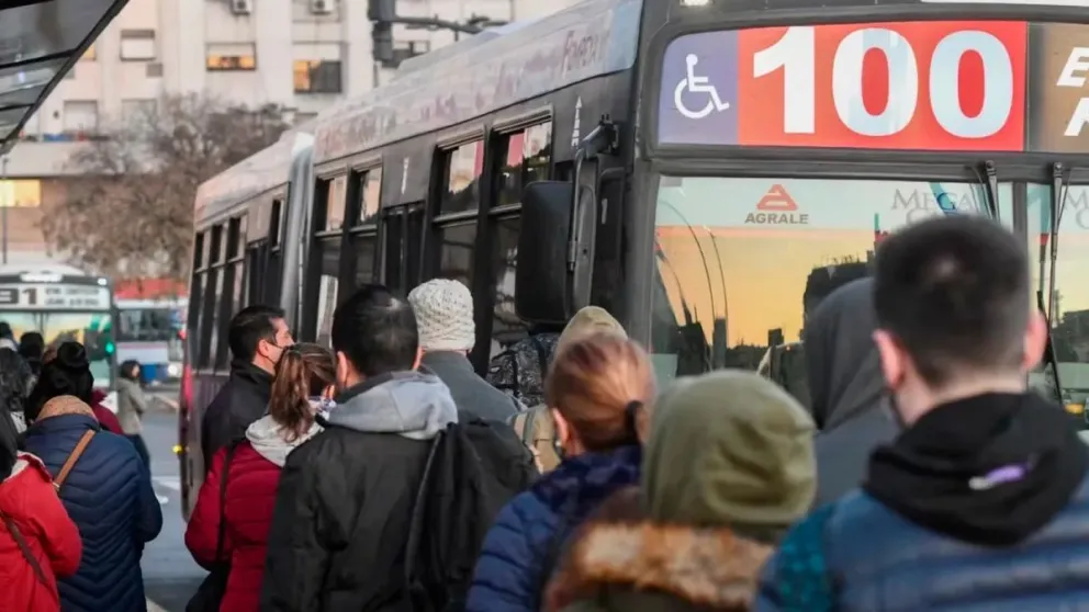 Más de 140 líneas de colectivos afectadas en el AMBA por el paro de la UTA