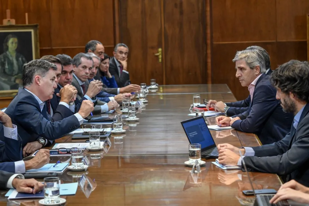 Luis Caputo mantuvo una reunión con empresarios del sector automotor