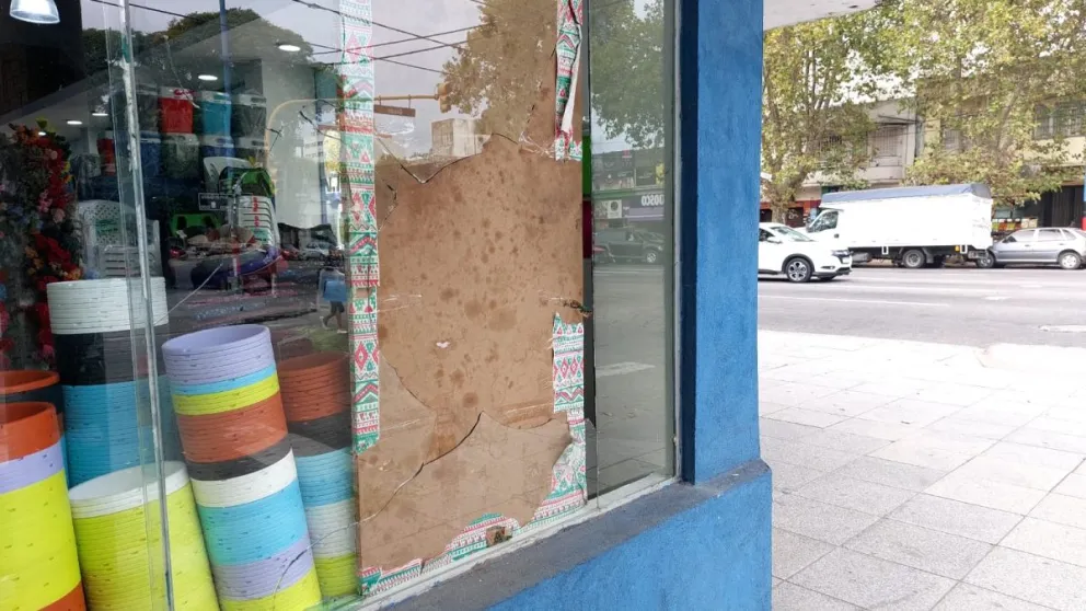 De no creer: volvieron a destrozar la vidriera para robar en bazar de Luro y Guido 