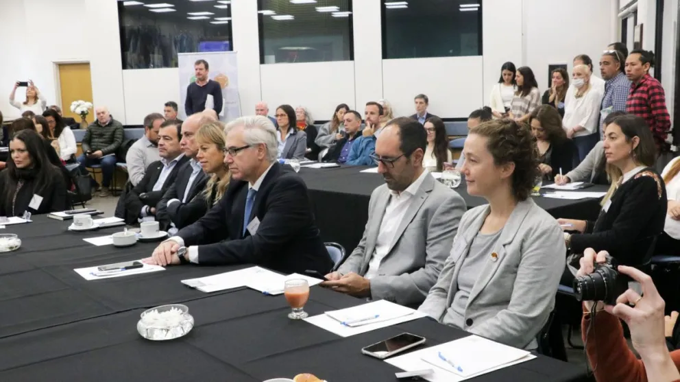 Construyendo puentes: encuentro entre empresas y autoridades educativas en Argentina